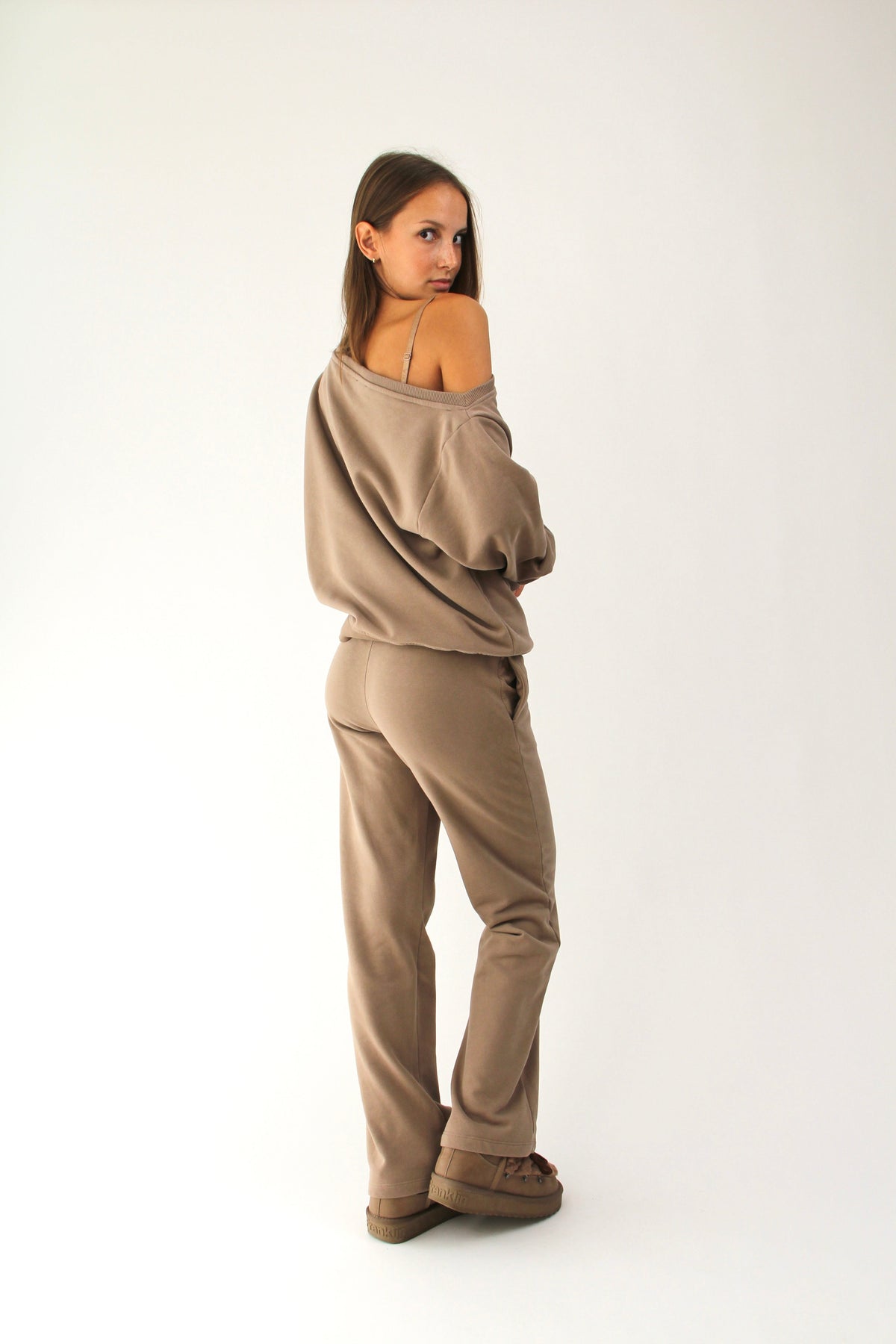 EVERYDAY OFF SHOULDER TOP NOUGAT
