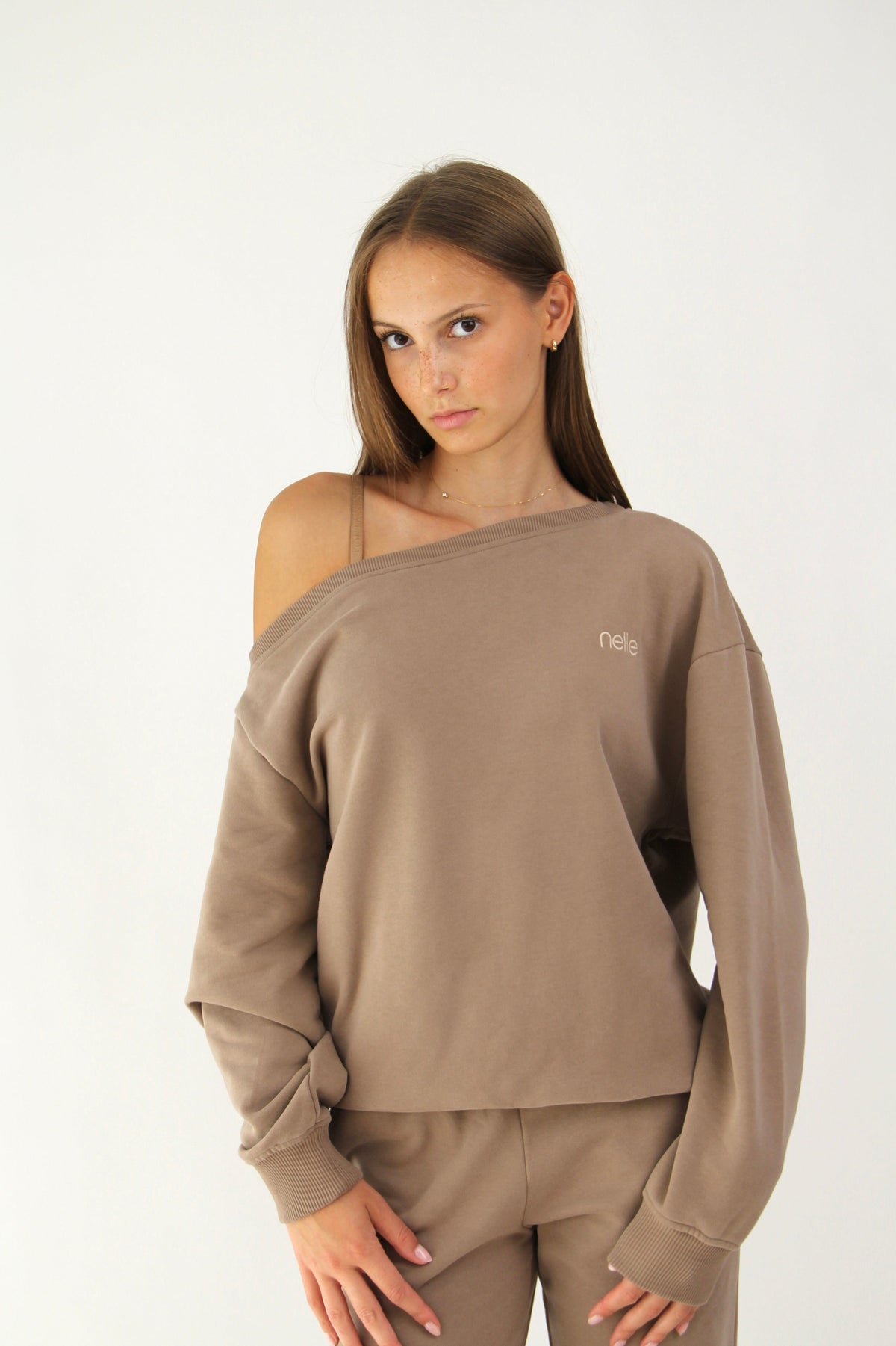 EVERYDAY OFF SHOULDER TOP NOUGAT